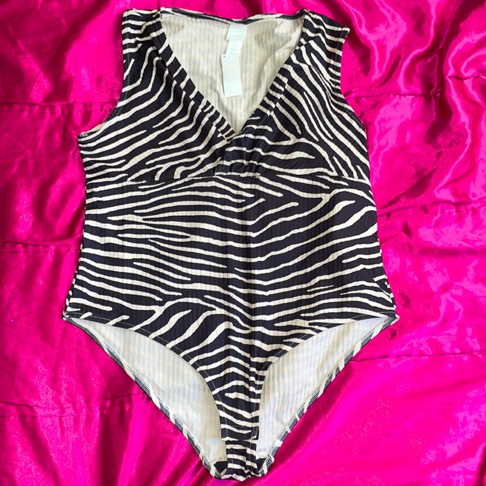 NWT H&M Zebra Bodysuit 🖤